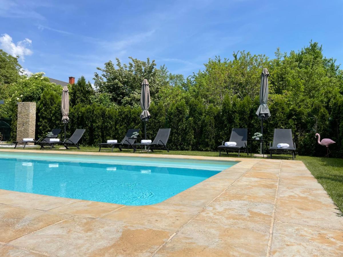 Villa Aruba & Private Spa Suites Keszthely Exterior photo